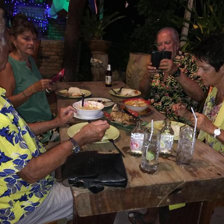 The Lazy Bar And Guesthouse Krabi town Екстериор снимка