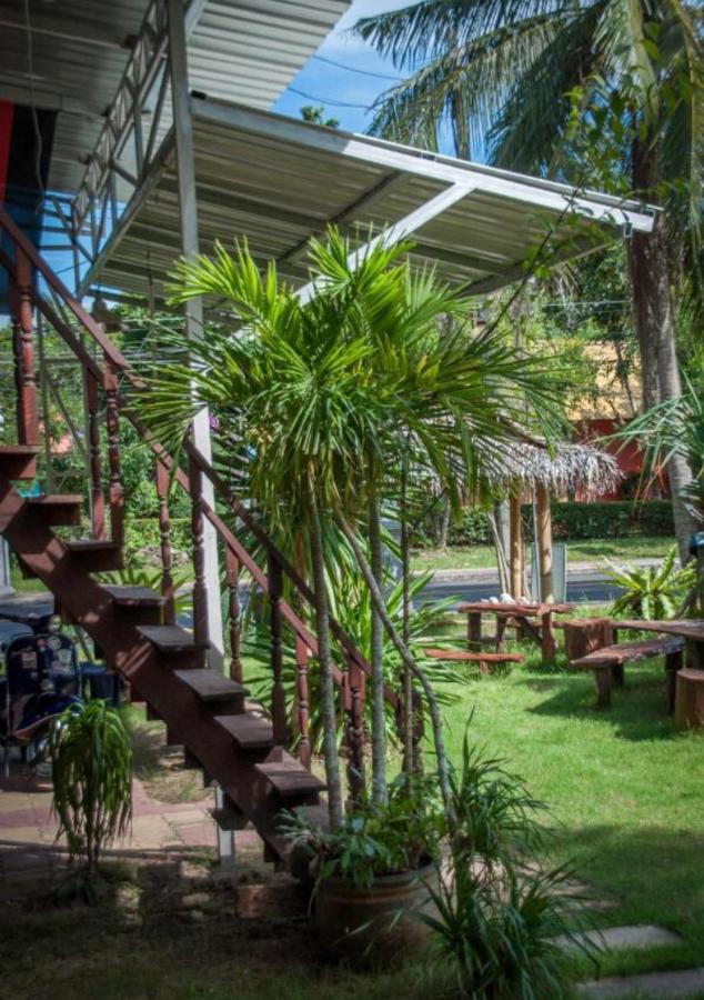 The Lazy Bar And Guesthouse Krabi town Екстериор снимка