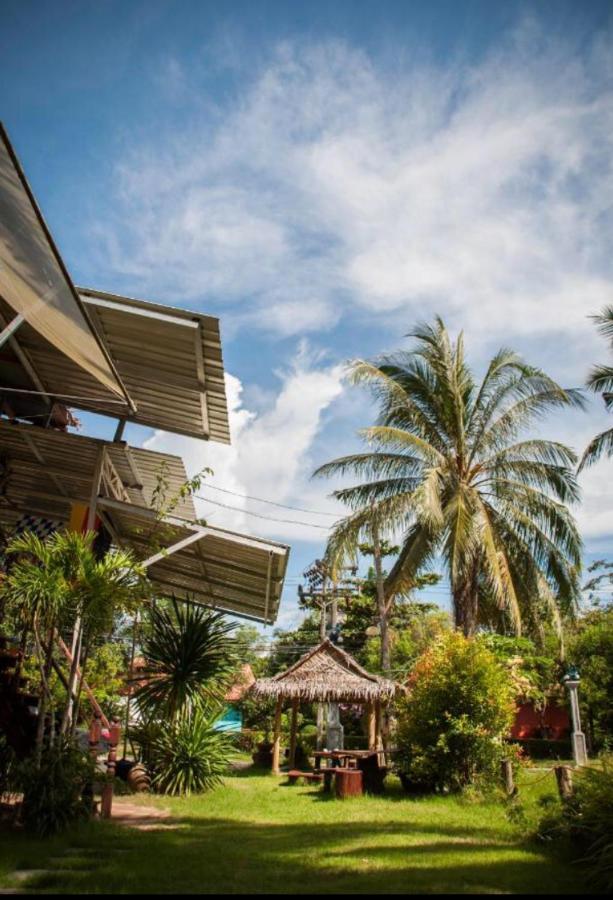 The Lazy Bar And Guesthouse Krabi town Екстериор снимка