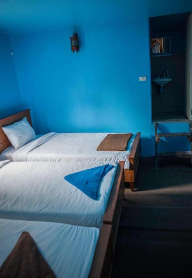 The Lazy Bar And Guesthouse Krabi town Екстериор снимка