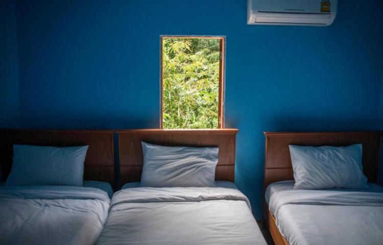 The Lazy Bar And Guesthouse Krabi town Екстериор снимка